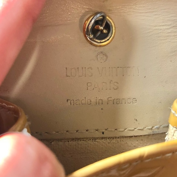 Luis Vuitton beige Leather vernis case - Picture 4 of 4